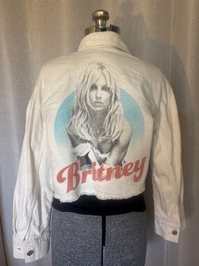 White, cropped denim jacket